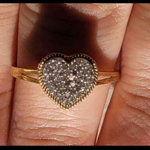 10K gold and diamond ring - Picture 5 of 5